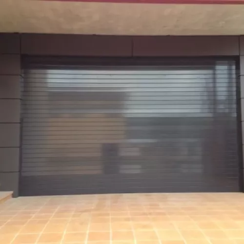 Puerta de garaje terminada en Navàs