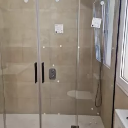 Obra terminada de mampara de baño